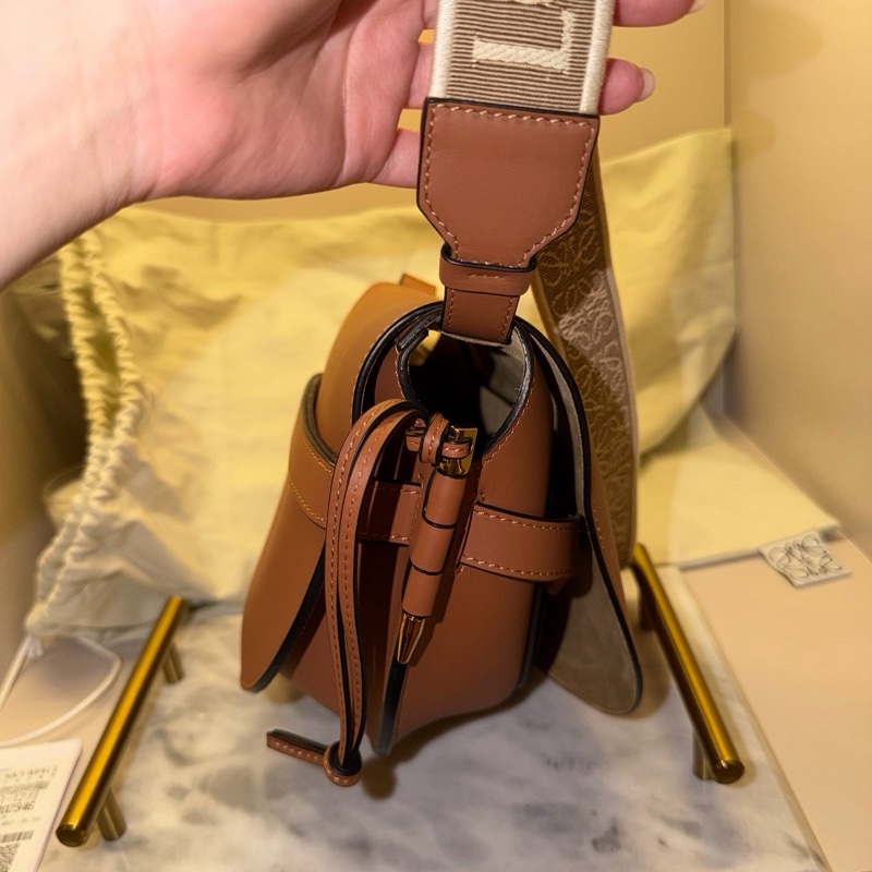Loewe 中號 Gate 熱門焦糖色馬鞍包 26x19cm 近9.9新 有購證防塵袋-15