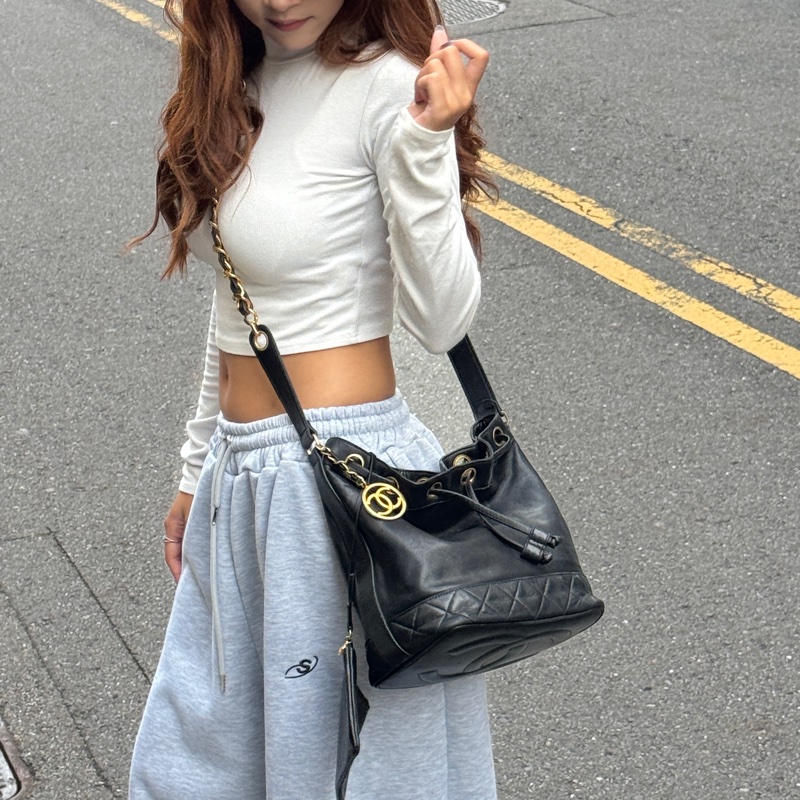 【極新🎁】 Chanel 黑金羊皮 水桶包 (專櫃223,000)-22