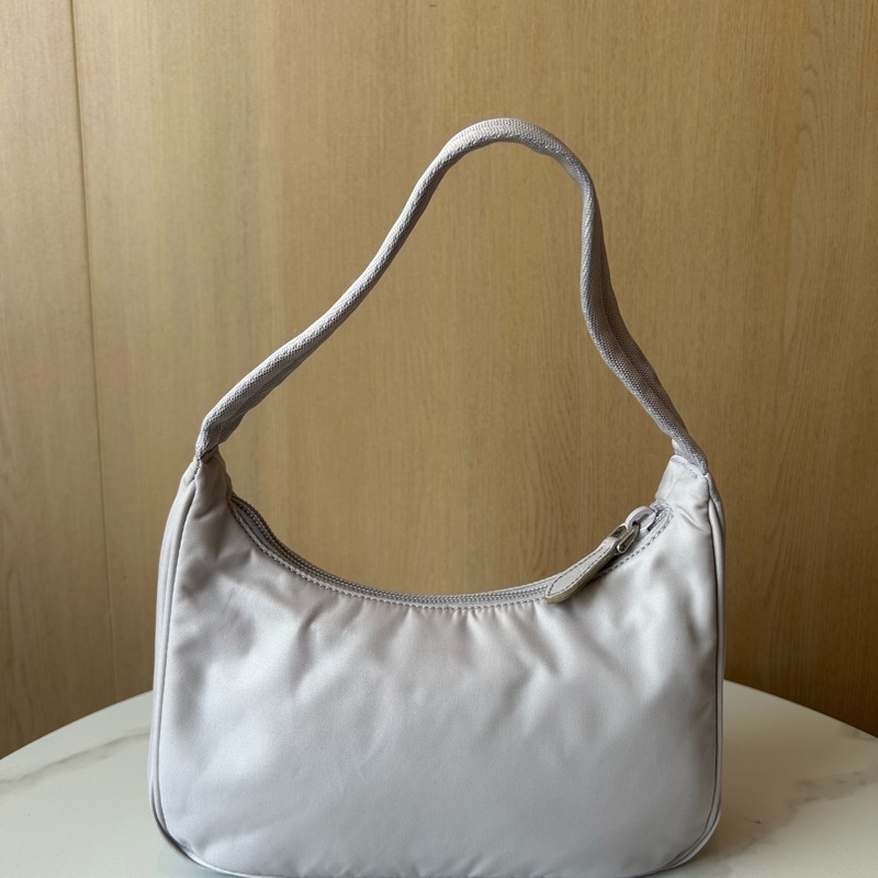 Prada 普拉達baby blue hobo腋下包。-1