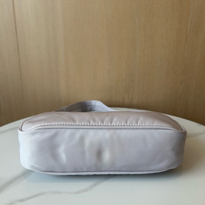 Prada 普拉達baby blue hobo腋下包。-4