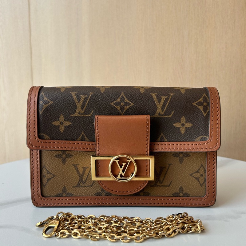 LV路易威登 達芙妮老花底長18cm超迷你woc鏈條包 芯片款。-0