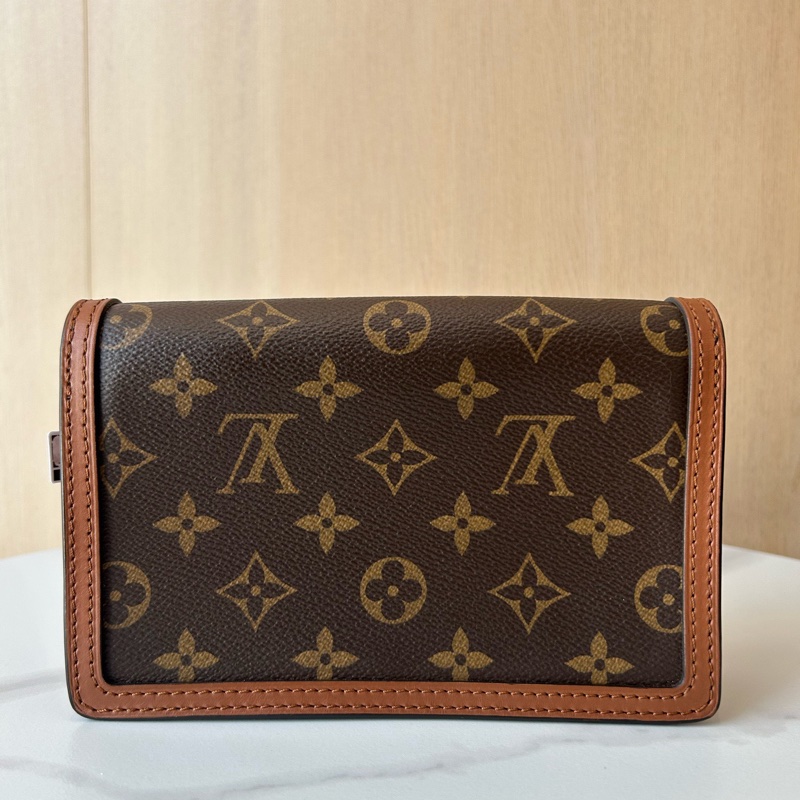 LV路易威登 達芙妮老花底長18cm超迷你woc鏈條包 芯片款。-1