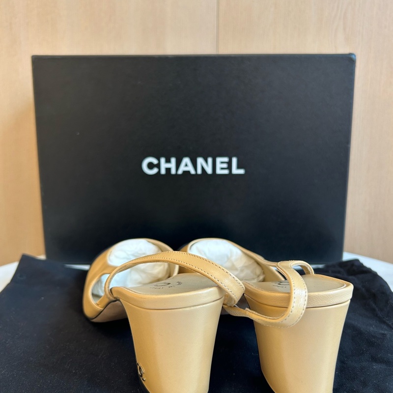 Chanel香奈兒slingback 經典米黑配色粗跟涼鞋-2