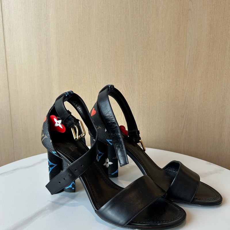 LV路易威登高跟凉鞋-0