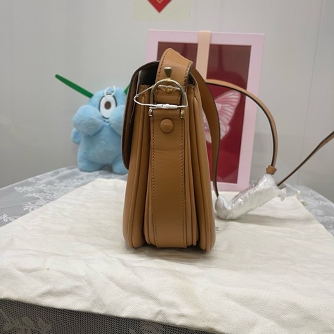 賽琳/Celine  奶茶色單肩包。