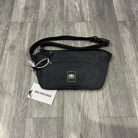 balenciaga 斜挎包
