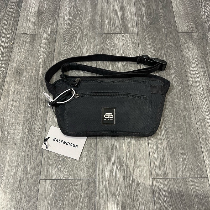 balenciaga 斜挎包-0