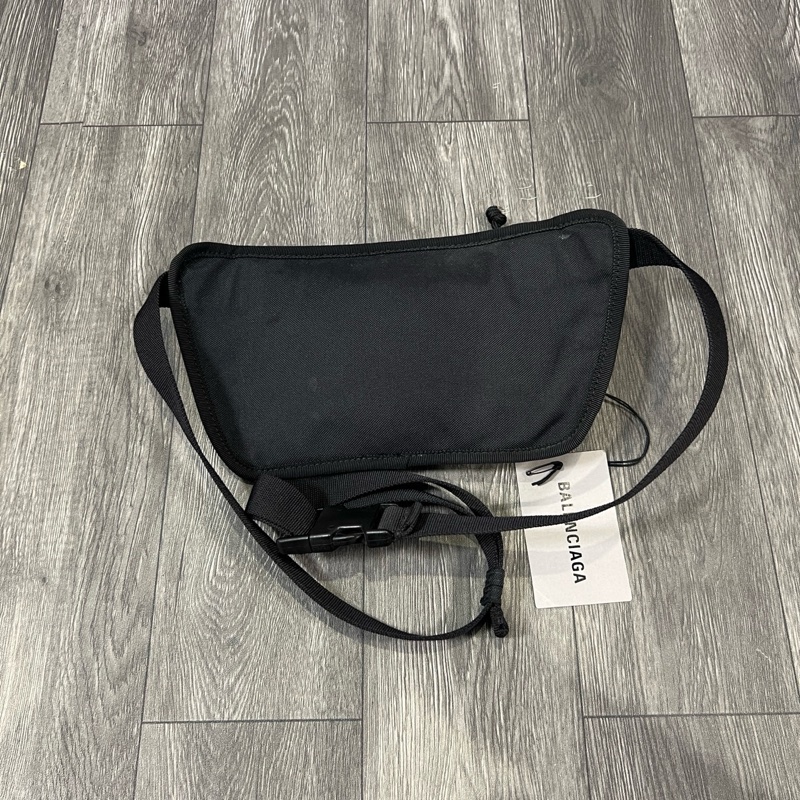 balenciaga 斜挎包-1