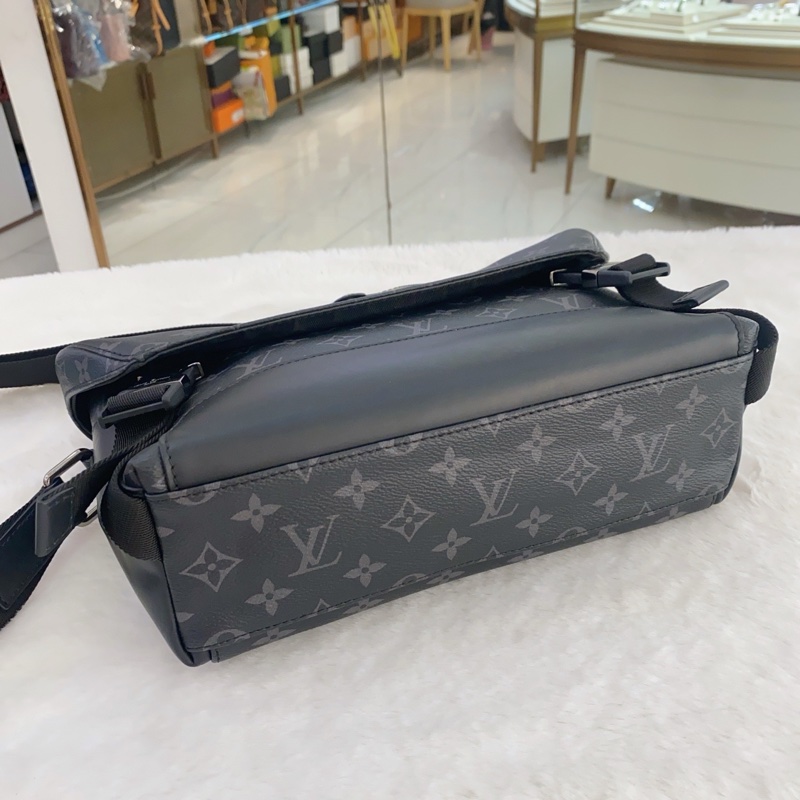 Louis Vuitton路易威登Voyager經典黑武士男士郵差斜挎包,芯片款-2