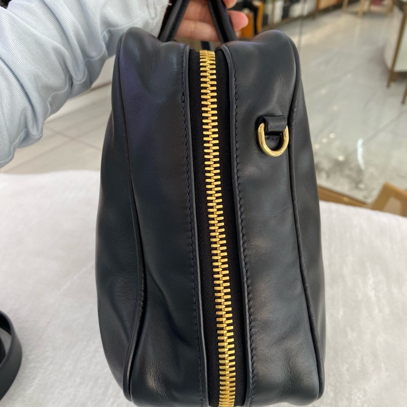 幾乎全新 繆繆/Miu Miu 黑色小牛皮保齡球公文包 單肩手提斜挎包,容量大 尺寸23×34×10cm-2