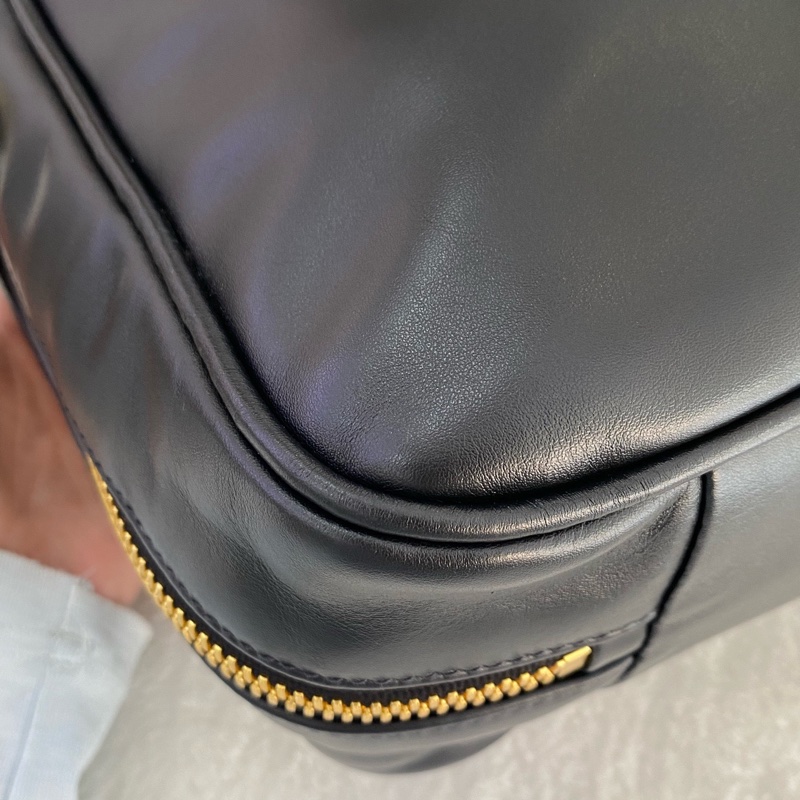 幾乎全新 繆繆/Miu Miu 黑色小牛皮保齡球公文包 單肩手提斜挎包,容量大 尺寸23×34×10cm-5