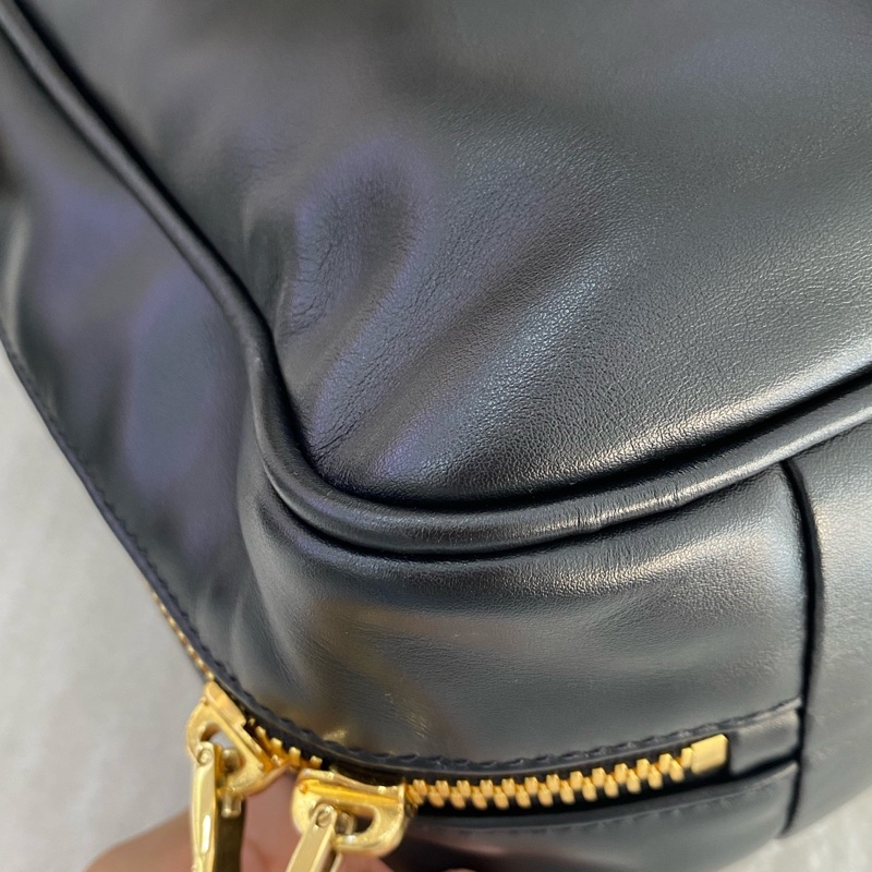 幾乎全新 繆繆/Miu Miu 黑色小牛皮保齡球公文包 單肩手提斜挎包,容量大 尺寸23×34×10cm-7