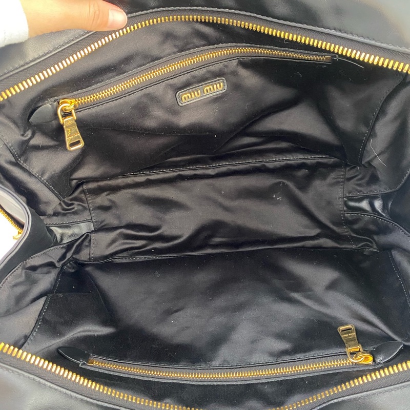 幾乎全新 繆繆/Miu Miu 黑色小牛皮保齡球公文包 單肩手提斜挎包,容量大 尺寸23×34×10cm-9