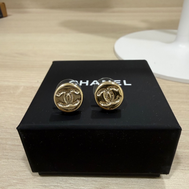 Chanel 鈕扣雙C淡金色耳環-0