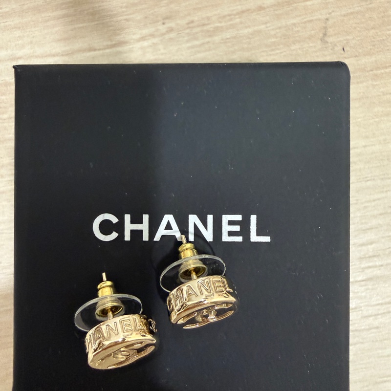 Chanel 鈕扣雙C淡金色耳環-2