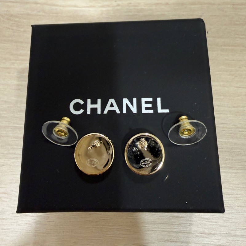 Chanel 鈕扣雙C淡金色耳環-3