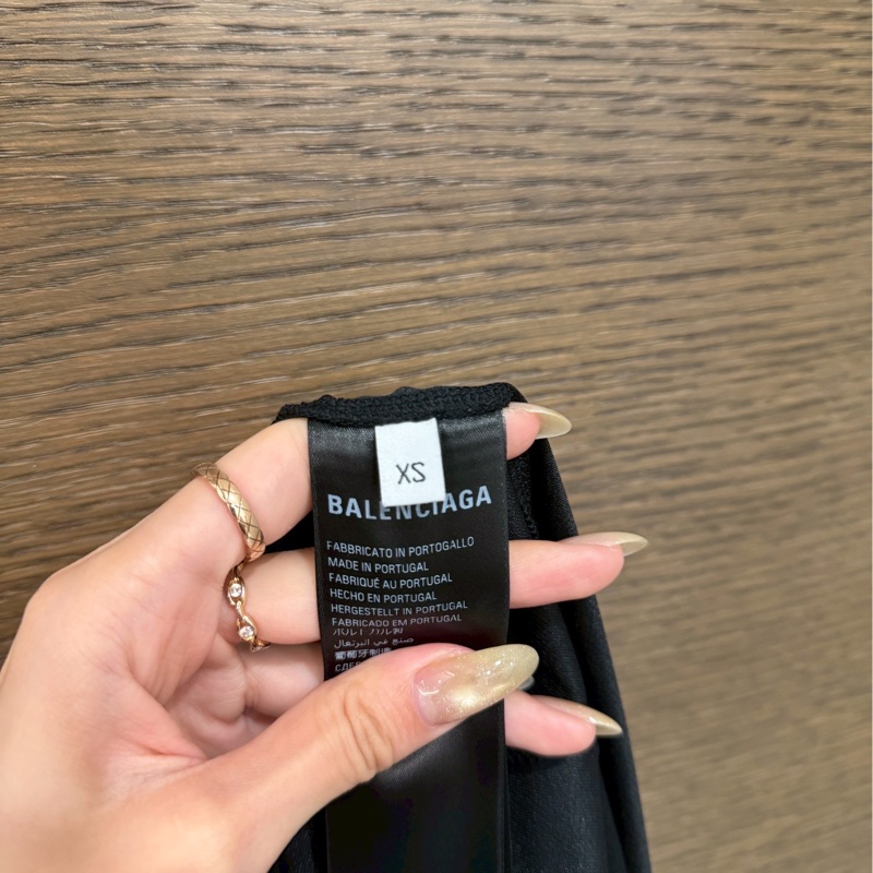 巴黎世家 黑色刺繡運動短褲-2