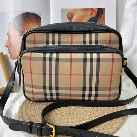 Burberry  經典格紋雙層相機包 尺寸23.5x18x10