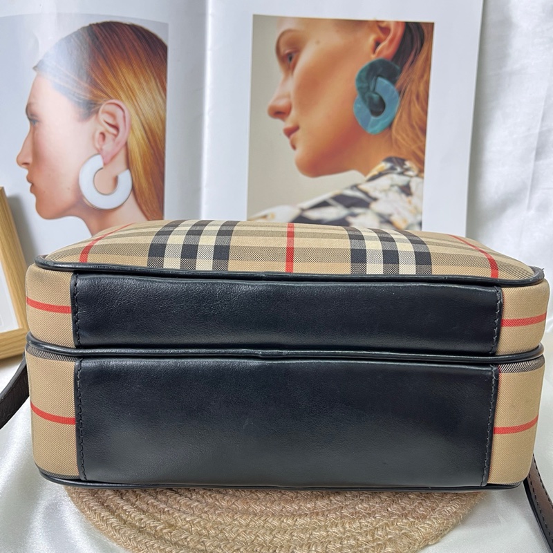 Burberry 經典格紋雙層相機包 尺寸23.5x18x10-4