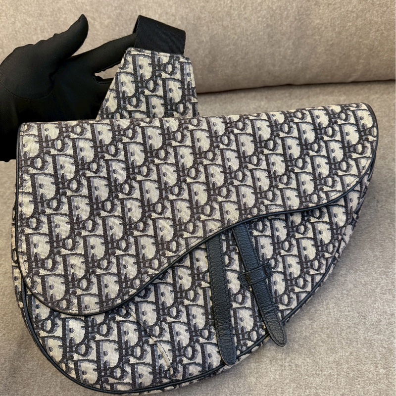 DIOR老花馬鞍釦包-1