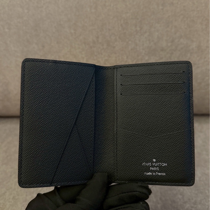 LV黑老花卡包-4