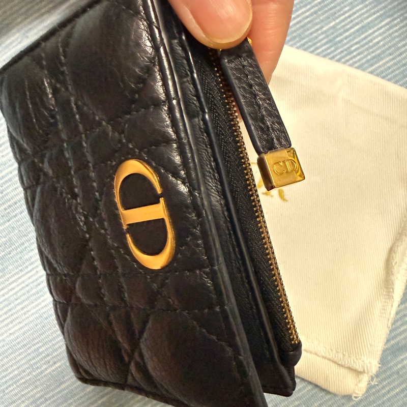 近全新✨附購證 Dior Caro 黑金小牛皮短夾-5