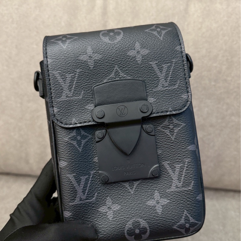 LV s lock黑老花側背包-1
