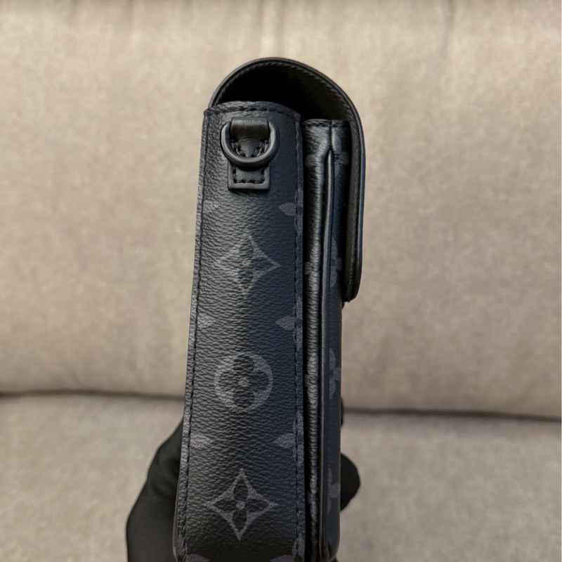 LV s lock黑老花側背包-2