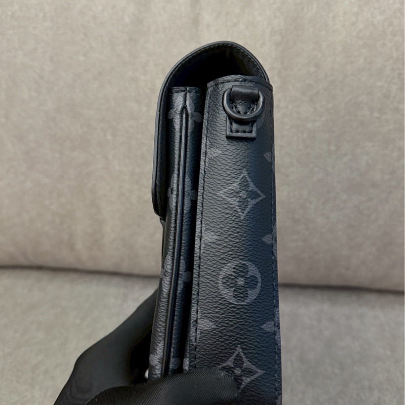 LV s lock黑老花側背包-3