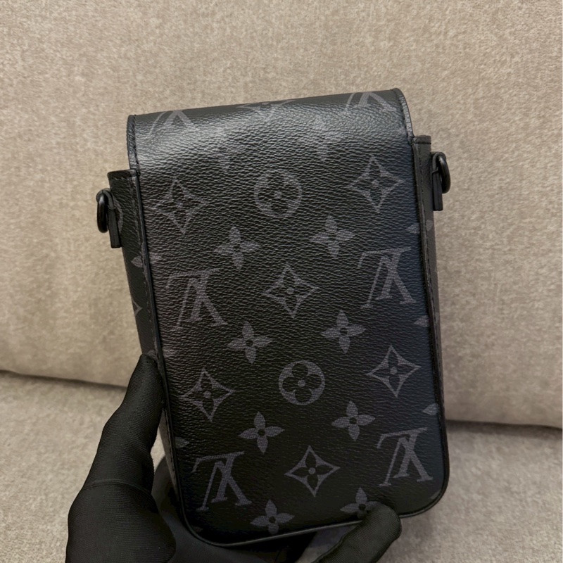 LV s lock黑老花側背包-4