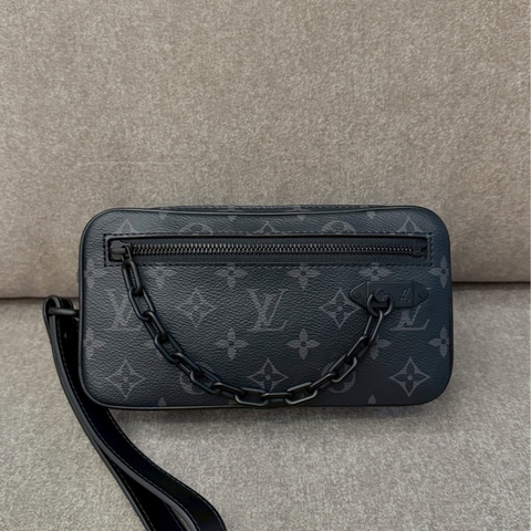 LV黑老花拉鍊手拿包