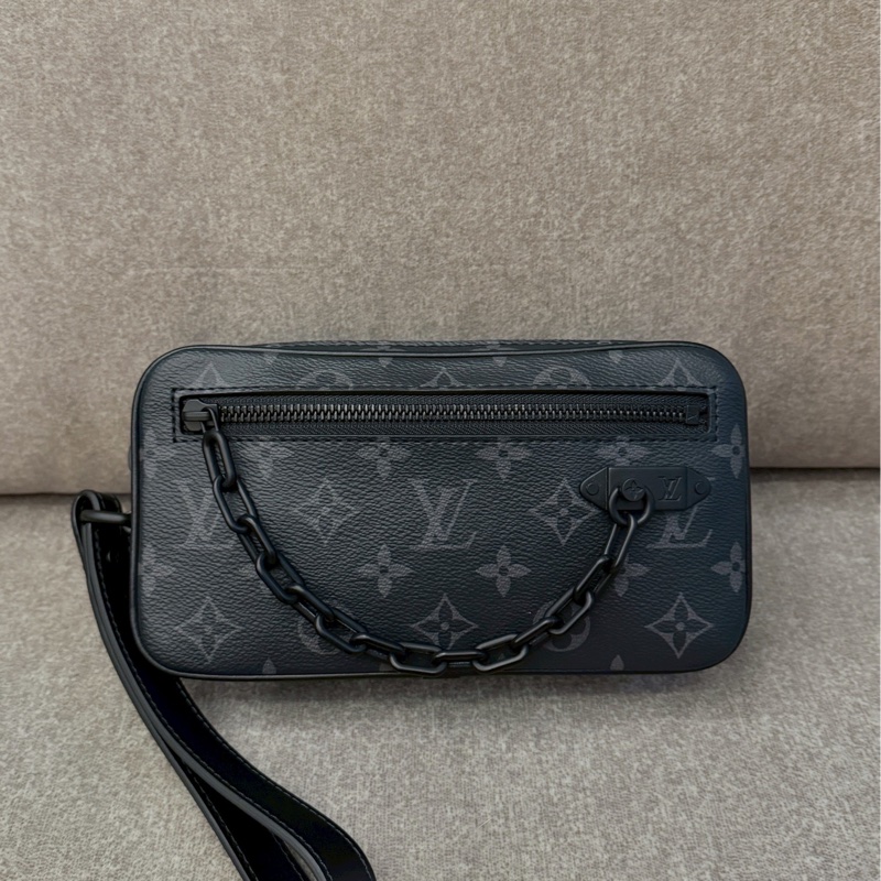 LV黑老花拉鍊手拿包-0