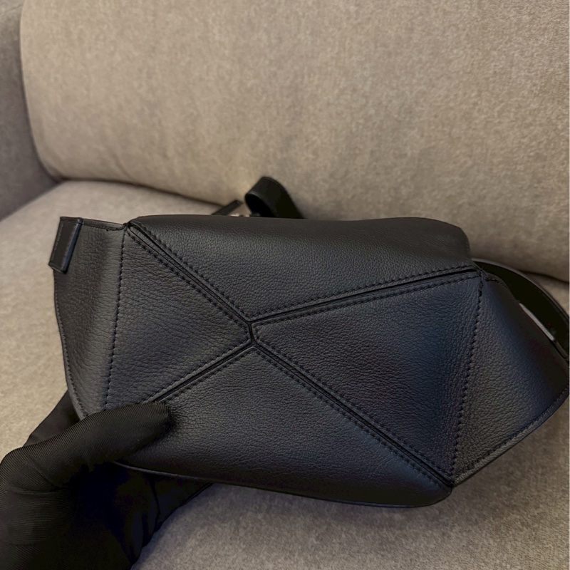 LOEWE puzzle 黑色腰包mini-2