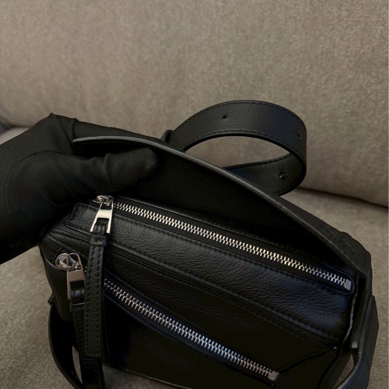LOEWE puzzle 黑色腰包mini-5