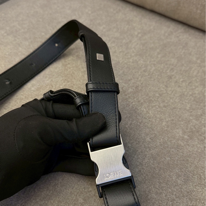 LOEWE puzzle 黑色腰包mini-7
