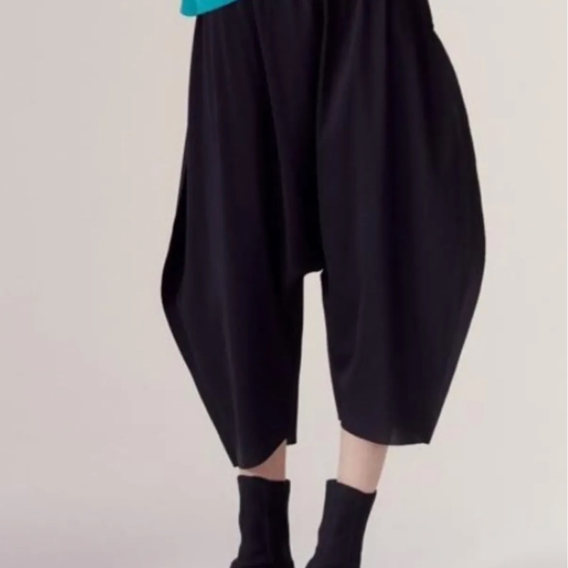 三宅ㄧ生 issey miyake 全新黑色 可愛飛鼠褲 #03 PP38FK635-0