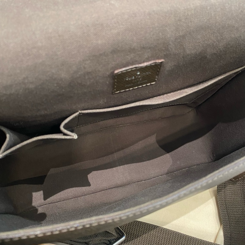 路易威登/Louis Vuitton 深咖色全皮十字紋翻蓋 郵差單肩斜挎包 可調節肩帶 底長27cm-7