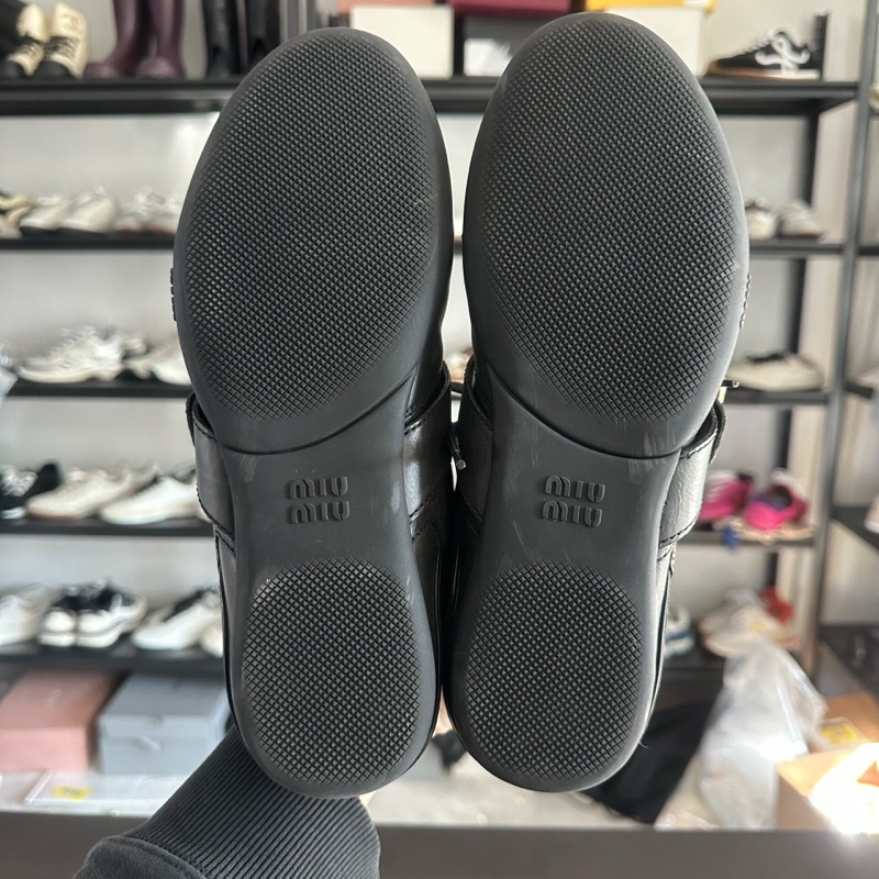 miumiu繆繆25fw新款薄底金扣德訓鞋 做舊黑 38.5碼-3