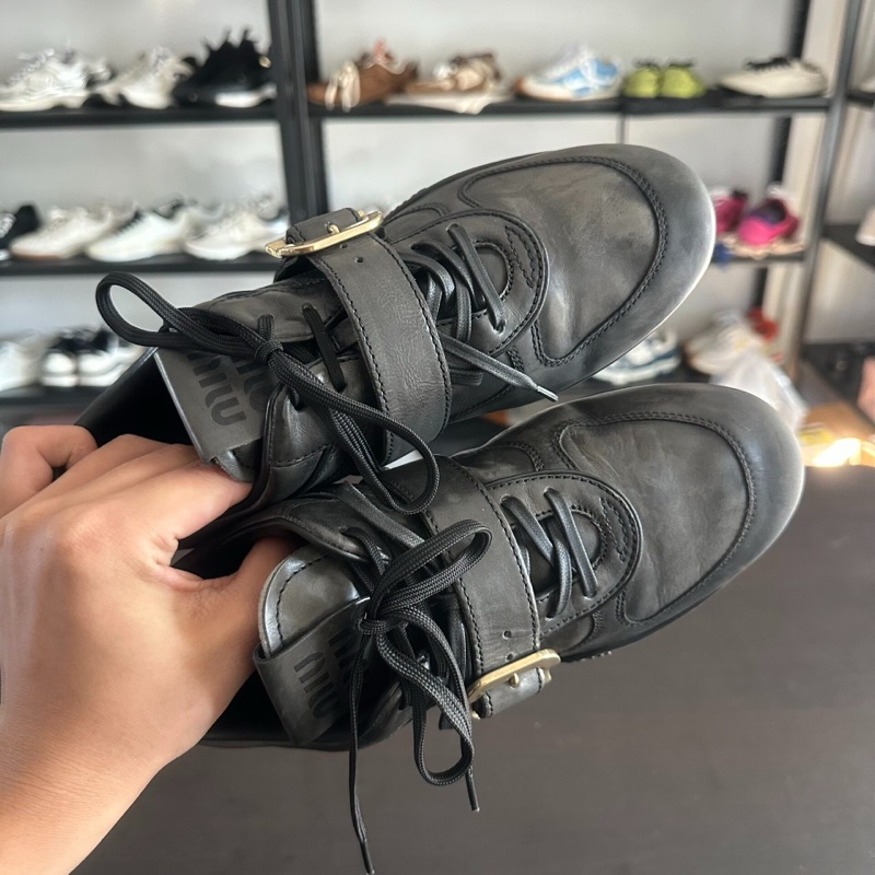 miumiu繆繆25fw新款薄底金扣德訓鞋 做舊黑 38.5碼-4