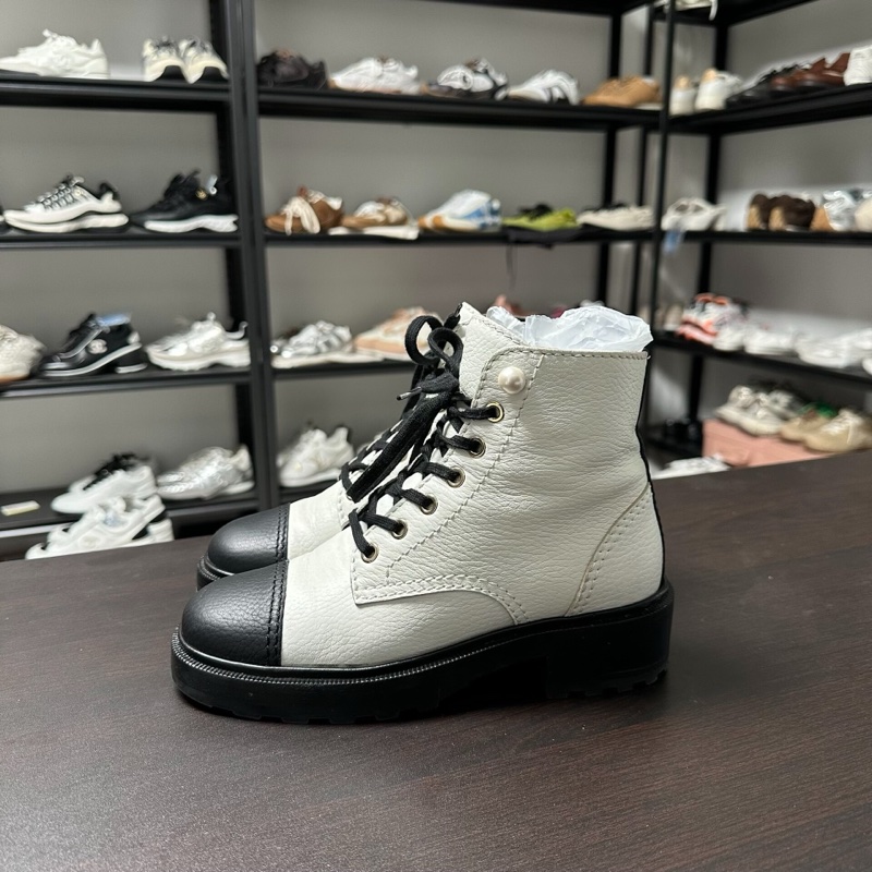 Chanel香奈兒黑白熊貓珍珠雙c馬丁靴 靴子 36碼-0