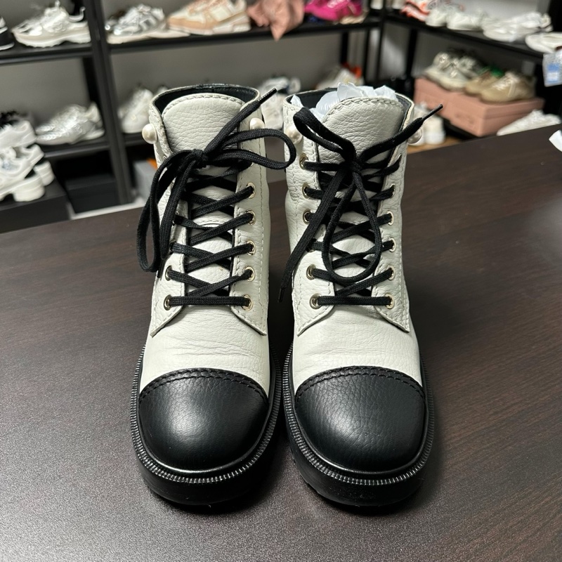 Chanel香奈兒黑白熊貓珍珠雙c馬丁靴 靴子 36碼-1