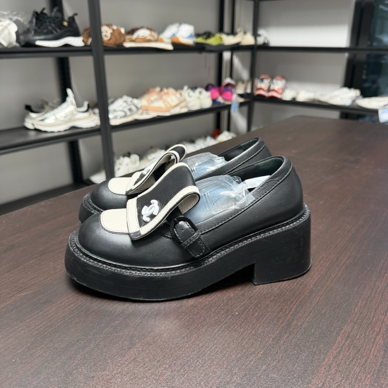 Chanel 24B熊貓黑白配色厚底樂福鞋 35碼-0