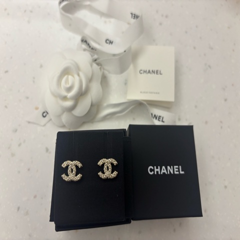 全新 Chanel 經典珍珠雙C耳針耳環!