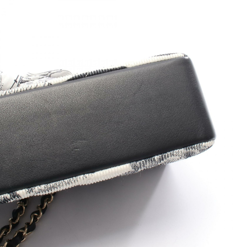 香奈兒 (CHANEL) 人字紋 V 字縫線鏈條肩背包，皮革燈芯絨材質，白色/黑色，二手，金色五金-5