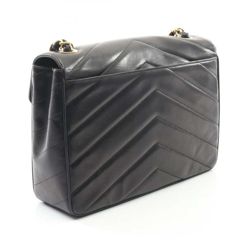 香奈兒 V 字縫線鏈條斜挎單肩包，羊皮材質，黑色，二手，金色五金-1