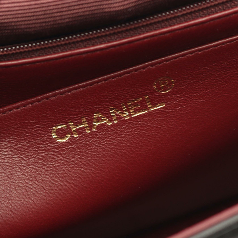 香奈兒 V 字縫線鏈條斜挎單肩包，羊皮材質，黑色，二手，金色五金-3