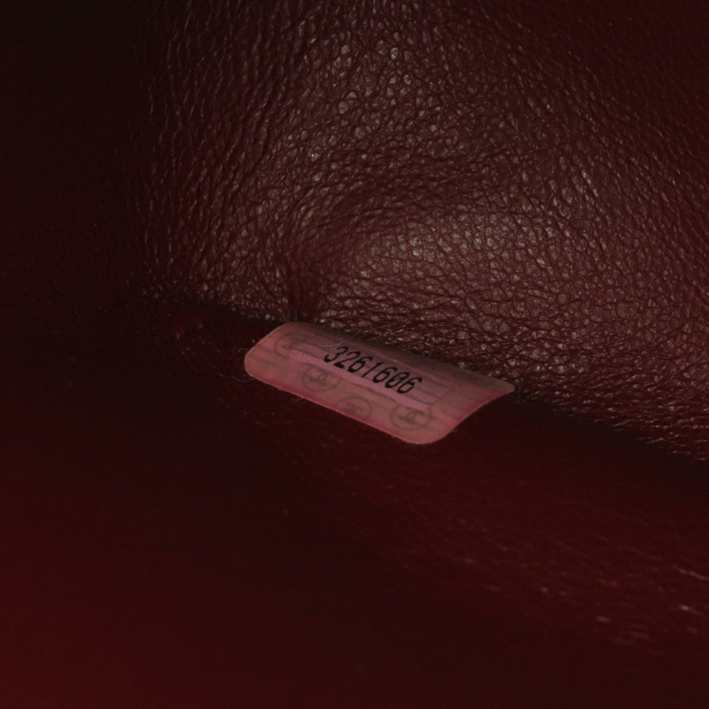 香奈兒 V 字縫線鏈條斜挎單肩包，羊皮材質，黑色，二手，金色五金-4