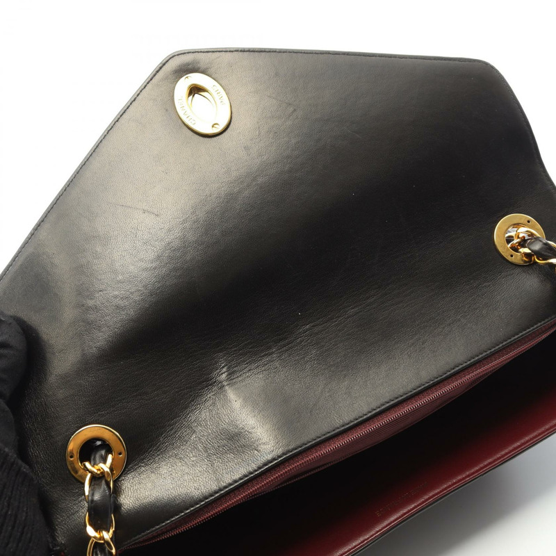 香奈兒 V 字縫線鏈條斜挎單肩包，羊皮材質，黑色，二手，金色五金-6