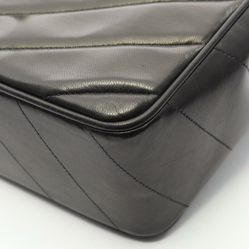 香奈兒 V 字縫線鏈條斜挎單肩包，羊皮材質，黑色，二手，金色五金-7