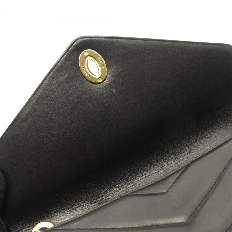 香奈兒 V 字縫線鏈條斜挎單肩包，羊皮材質，黑色，二手，金色五金-9